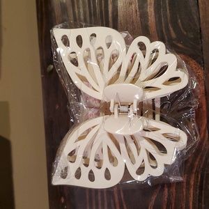 🎅⭐️ Cream Butterfly Hair Clip New